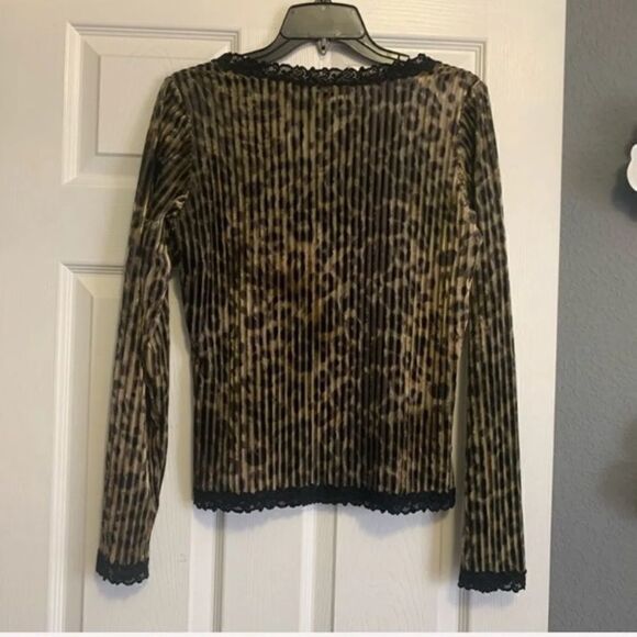 🎄SnoSkins Velvet Leopard Top  - Picture 3 of 4